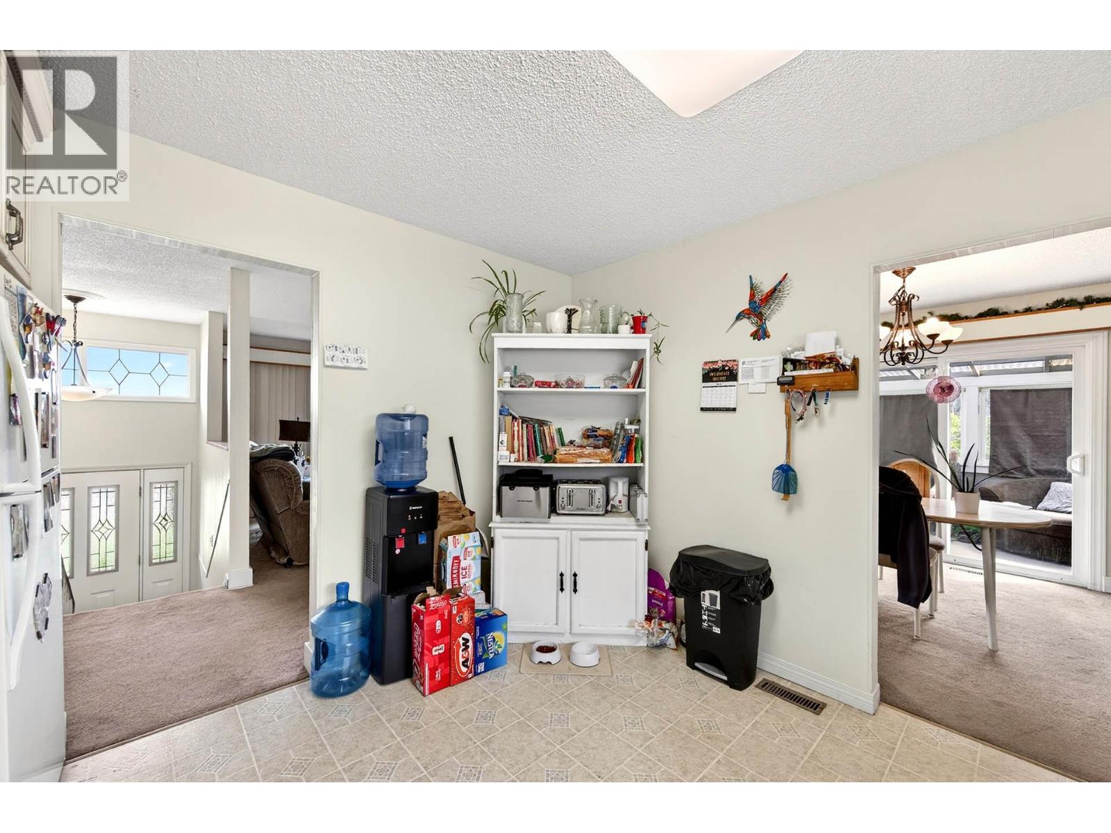 820 Invermere Court, Kamloops, British Columbia  V2B 7T4 - Photo 6 - 10391196