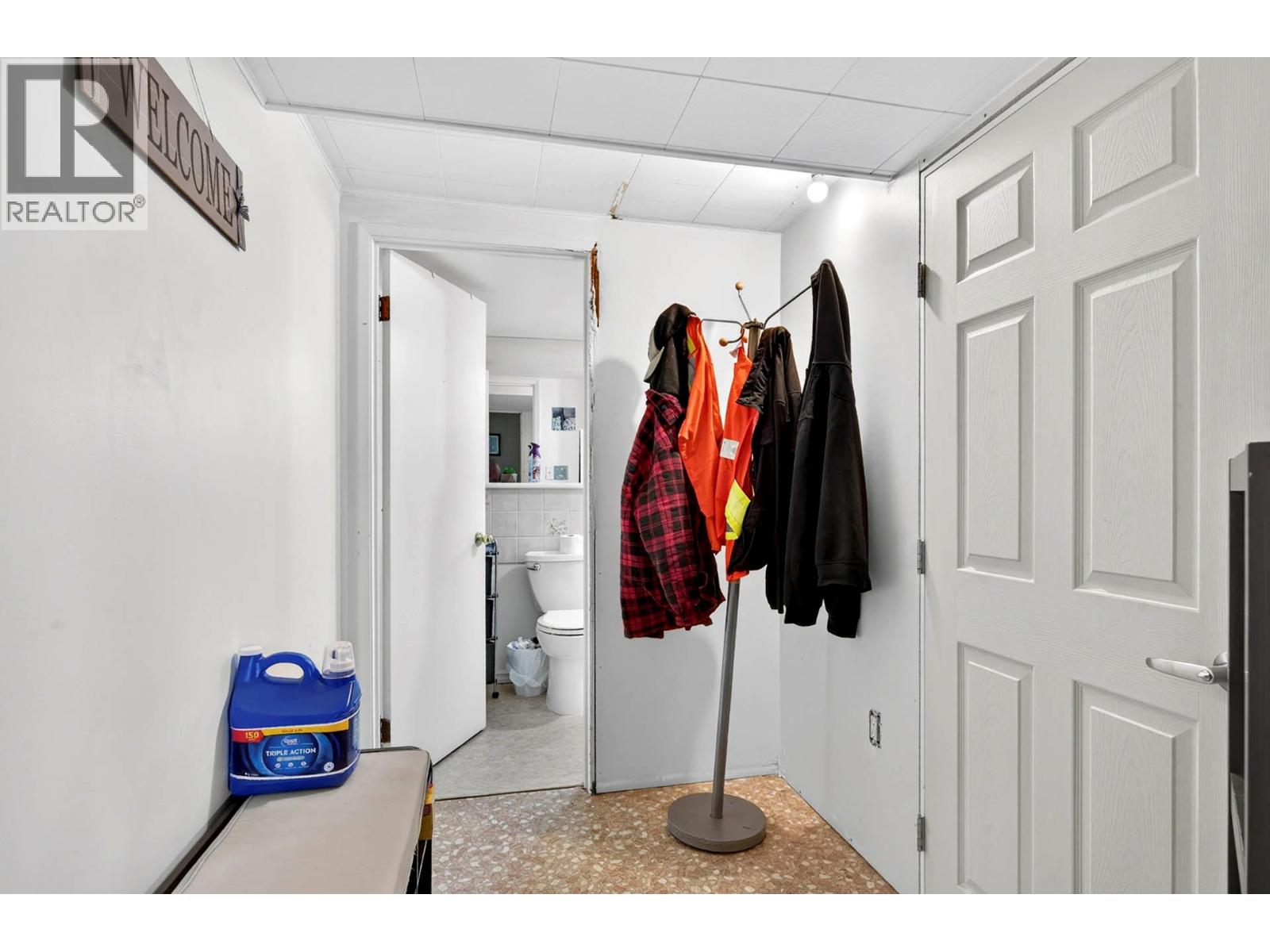 820 Invermere Court, Kamloops, British Columbia  V2B 7T4 - Photo 24 - 10391196