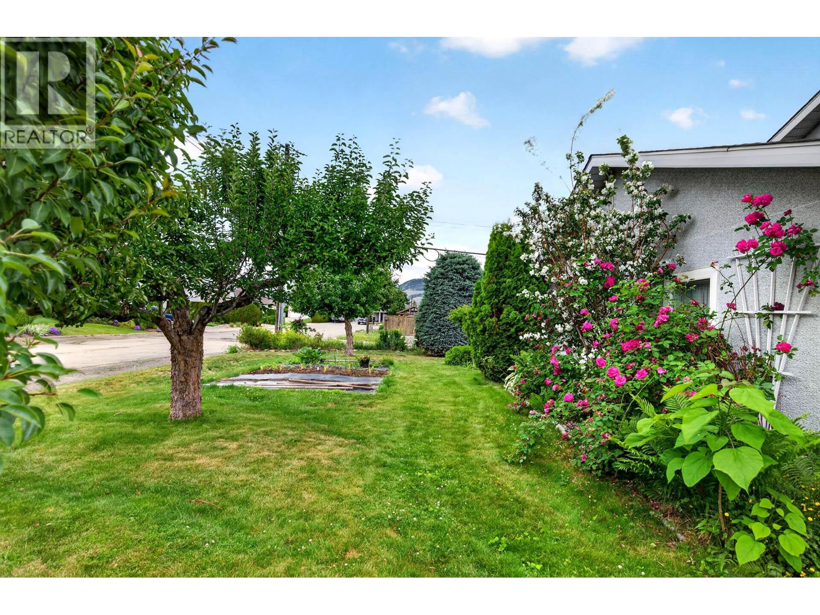 820 Invermere Court, Kamloops, British Columbia  V2B 7T4 - Photo 43 - 10391196