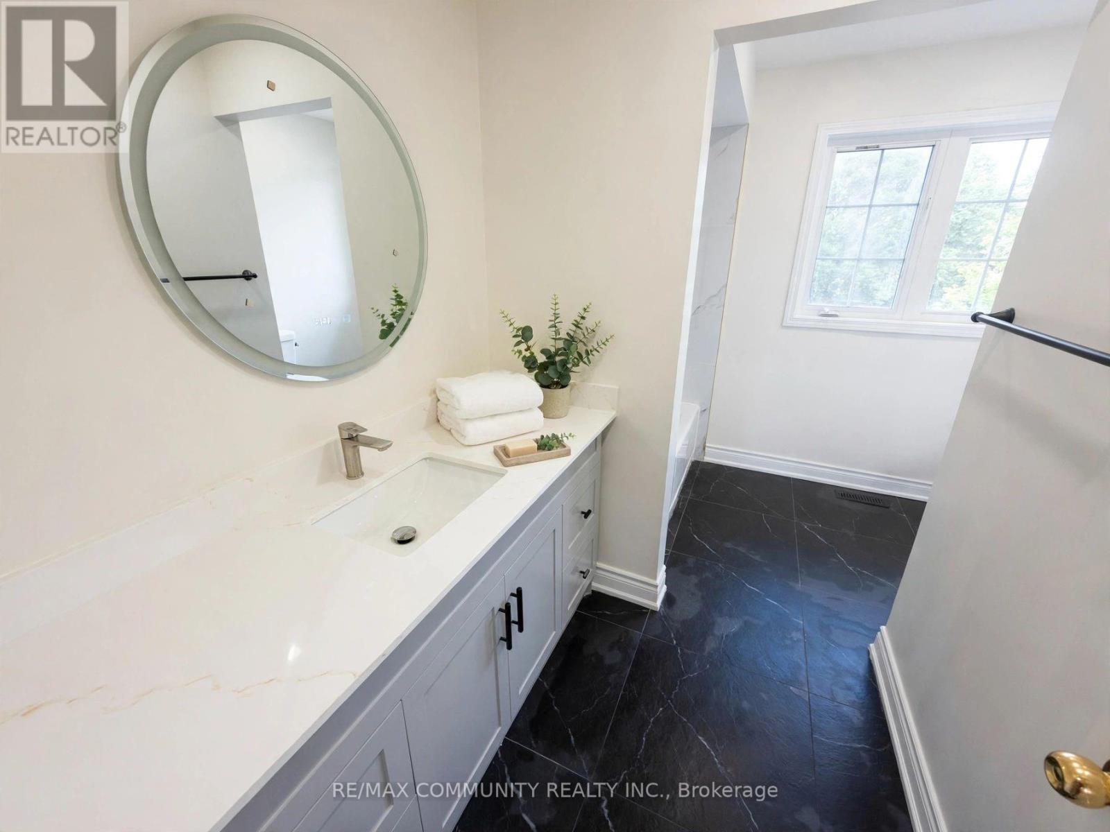 5 Canoe Crescent, Toronto, Ontario  M1X 1X9 - Photo 13 - E13696868