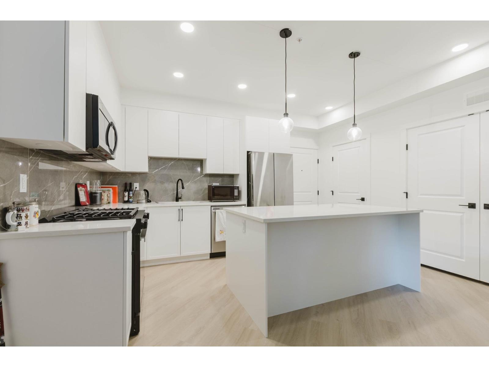 418 3480 146a Street, Surrey, British Columbia V4P 0H6 - Photo 5 - R3157556