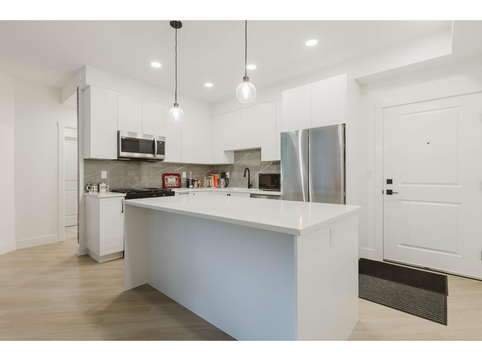 418 3480 146a Street, Surrey, British Columbia V4P 0H6 - Photo 3 - R3157556