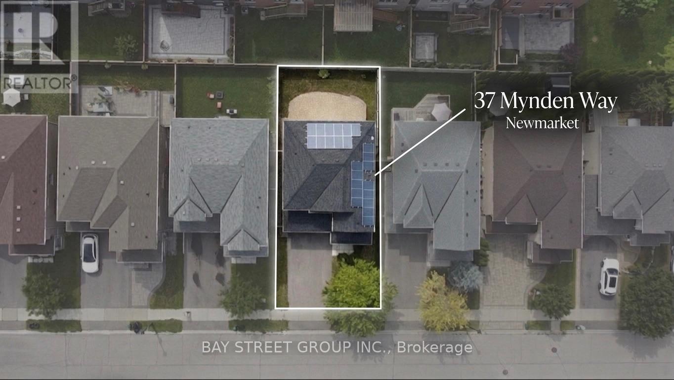 37 Mynden Way, Newmarket, Ontario L3X 3A7 - Photo 3 - N13694372
