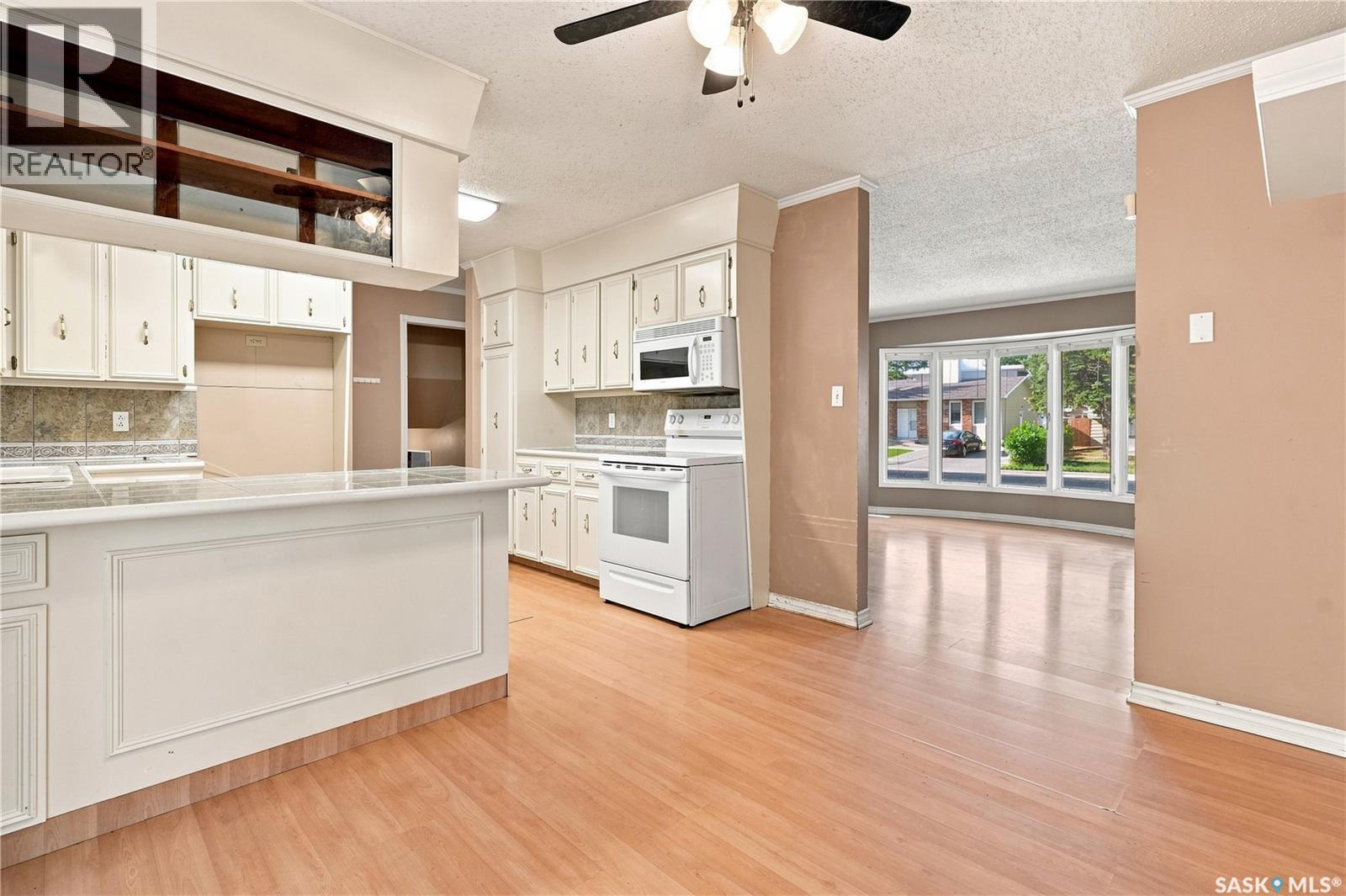 363 Rodenbush Drive, Regina, Saskatchewan  S4R 6X5 - Photo 11 - SK046164