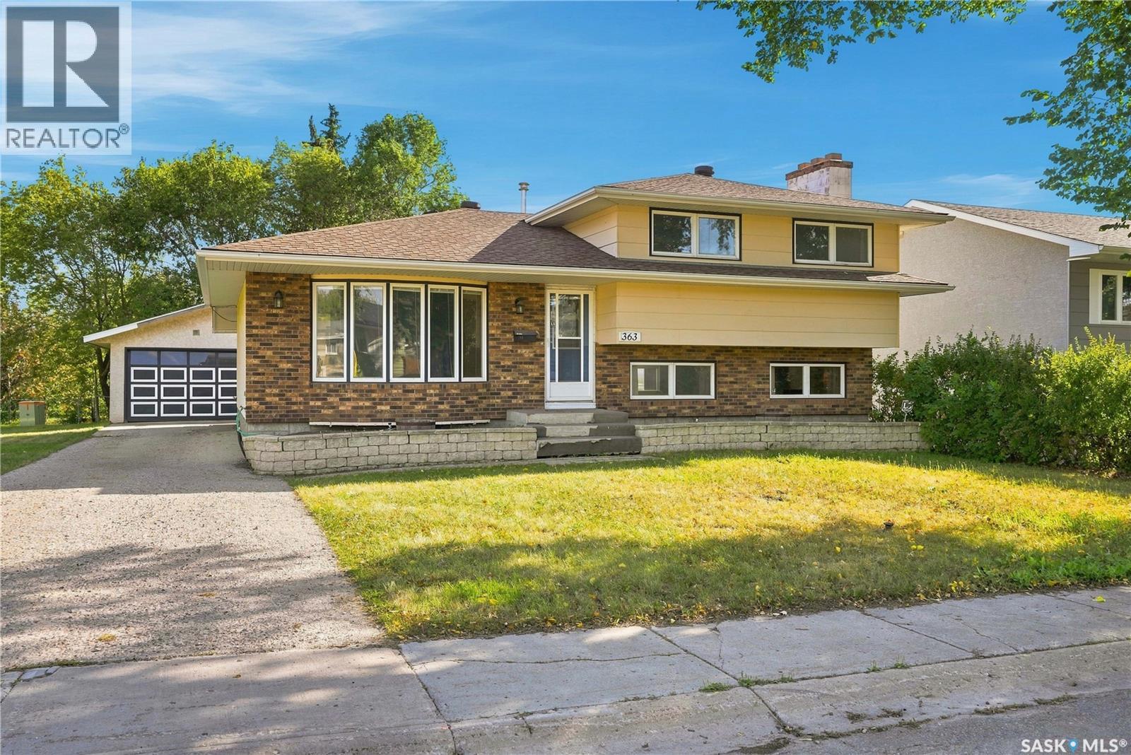 363 Rodenbush Drive, Regina, Saskatchewan  S4R 6X5 - Photo 2 - SK046164