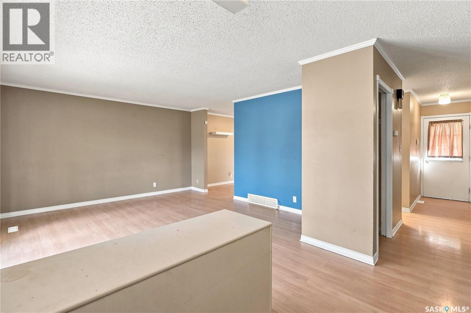 363 Rodenbush Drive, Regina, Saskatchewan  S4R 6X5 - Photo 4 - SK046164