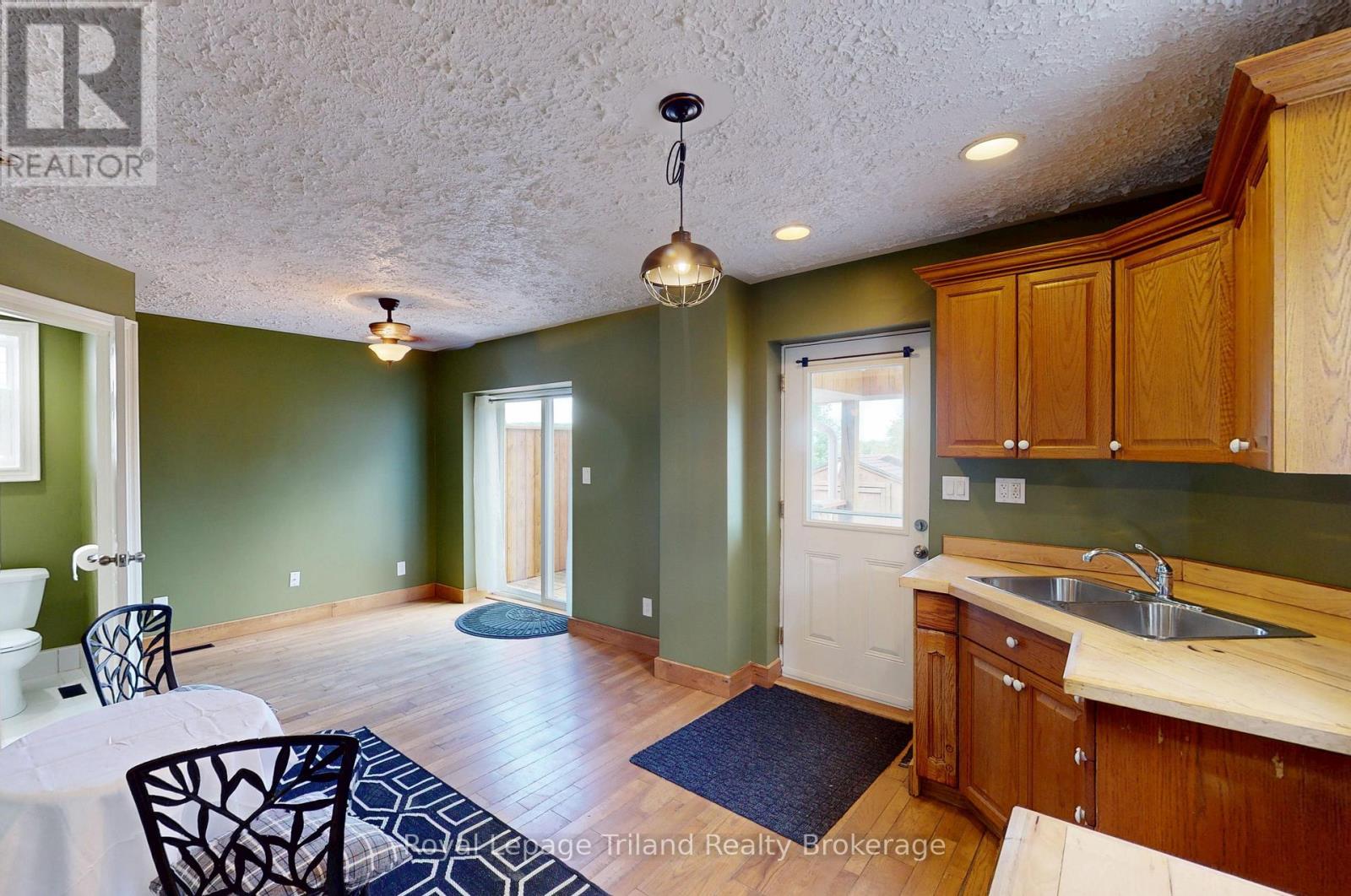 16 Broadway Street, Woodstock, Ontario  N4S 2Z9 - Photo 3 - X13697458