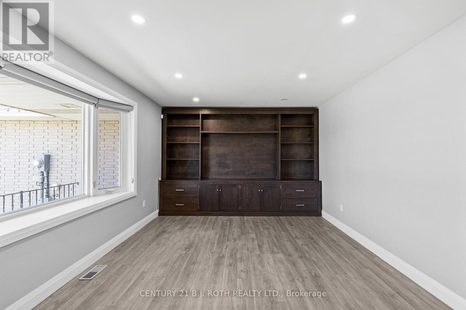 355 Mapleview Drive W, Barrie (Holly), Ontario  L4N 9L5 - Photo 5 - S13697518