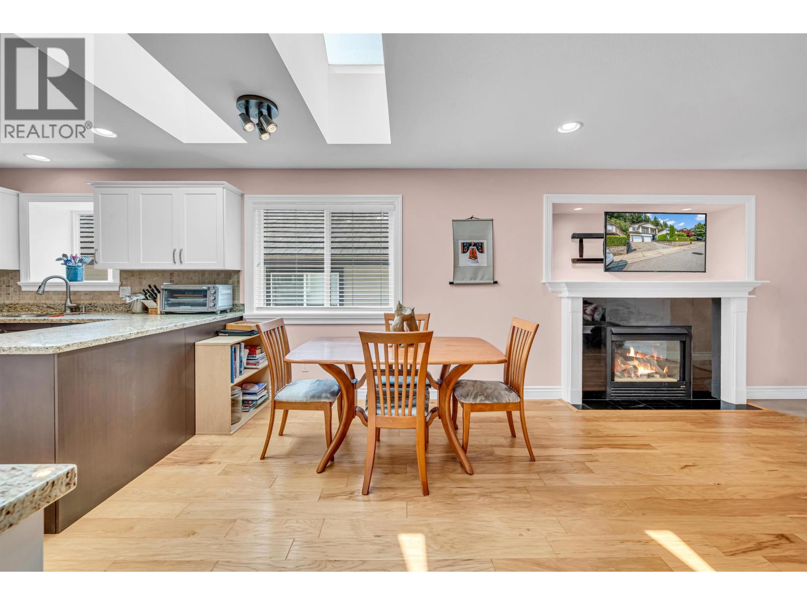 3017 Maplewood Court, Coquitlam, British Columbia  V3E 3P3 - Photo 13 - R3157569