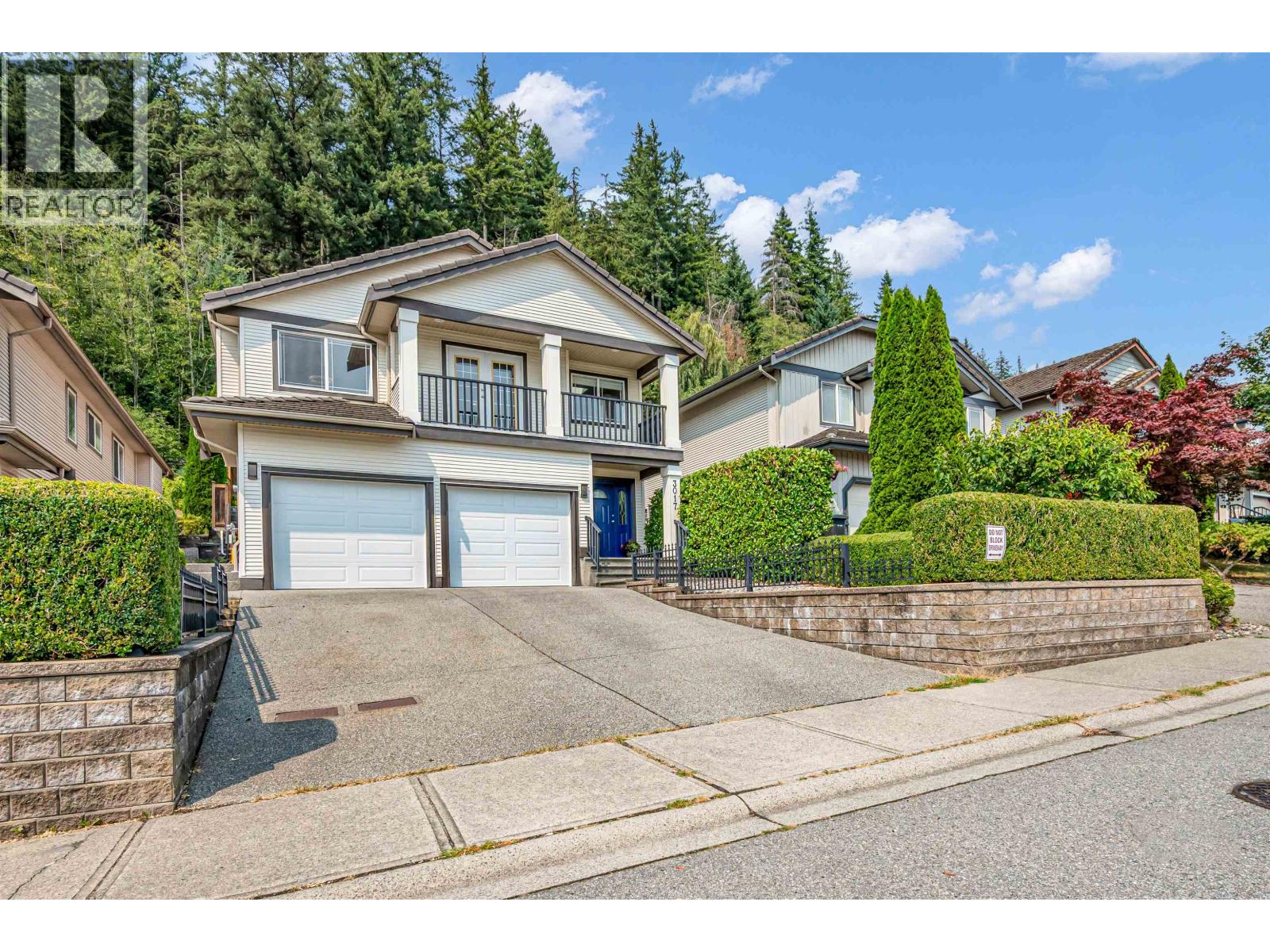 3017 Maplewood Court, Coquitlam, British Columbia  V3E 3P3 - Photo 3 - R3157569