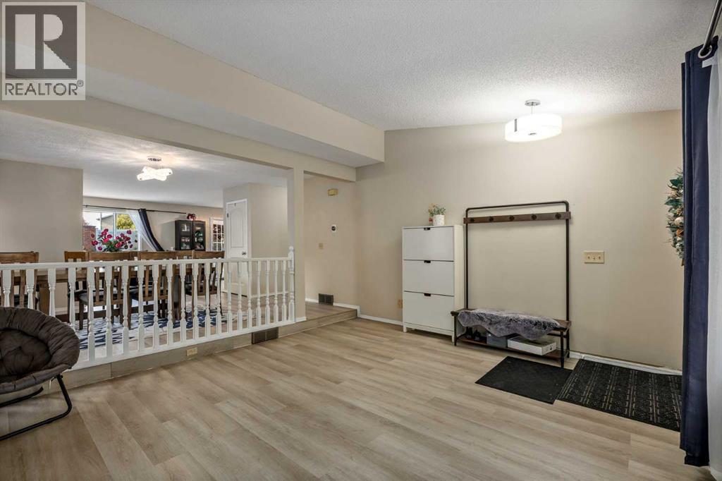 52 Shawnee Way SW, Calgary, Alberta  T2Y 2V4 - Photo 8 - A2338976