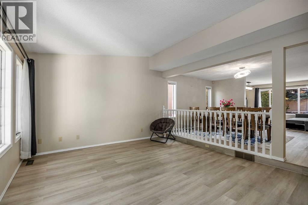 52 Shawnee Way SW, Calgary, Alberta  T2Y 2V4 - Photo 7 - A2338976