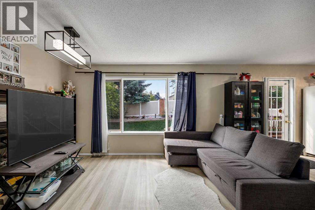 52 Shawnee Way SW, Calgary, Alberta  T2Y 2V4 - Photo 13 - A2338976