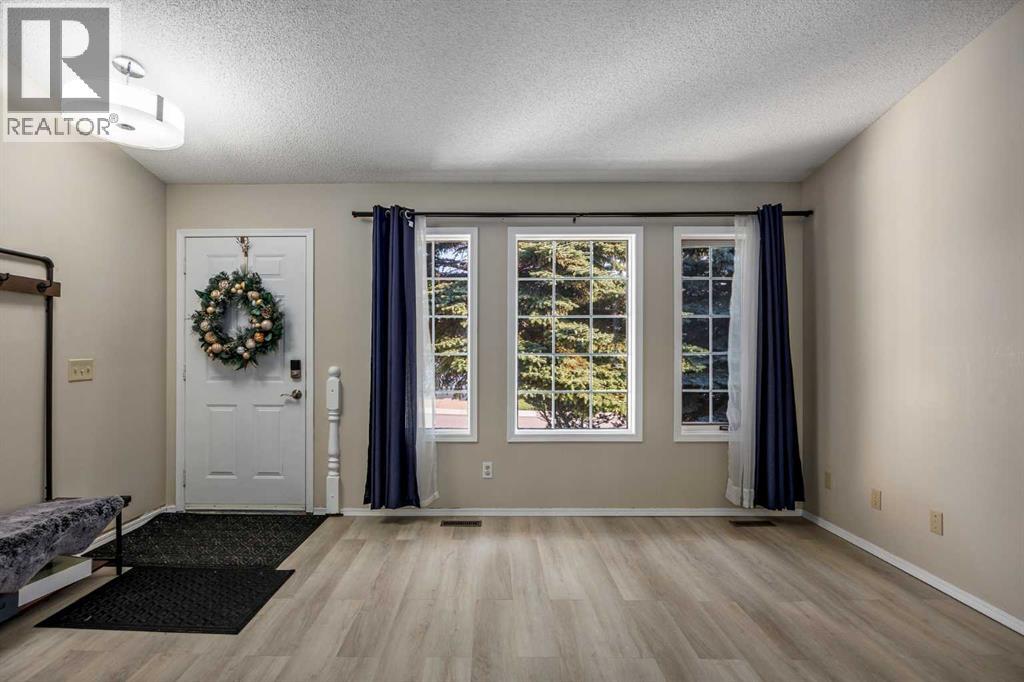 52 Shawnee Way SW, Calgary, Alberta  T2Y 2V4 - Photo 6 - A2338976