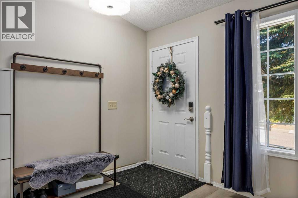 52 Shawnee Way SW, Calgary, Alberta  T2Y 2V4 - Photo 5 - A2338976