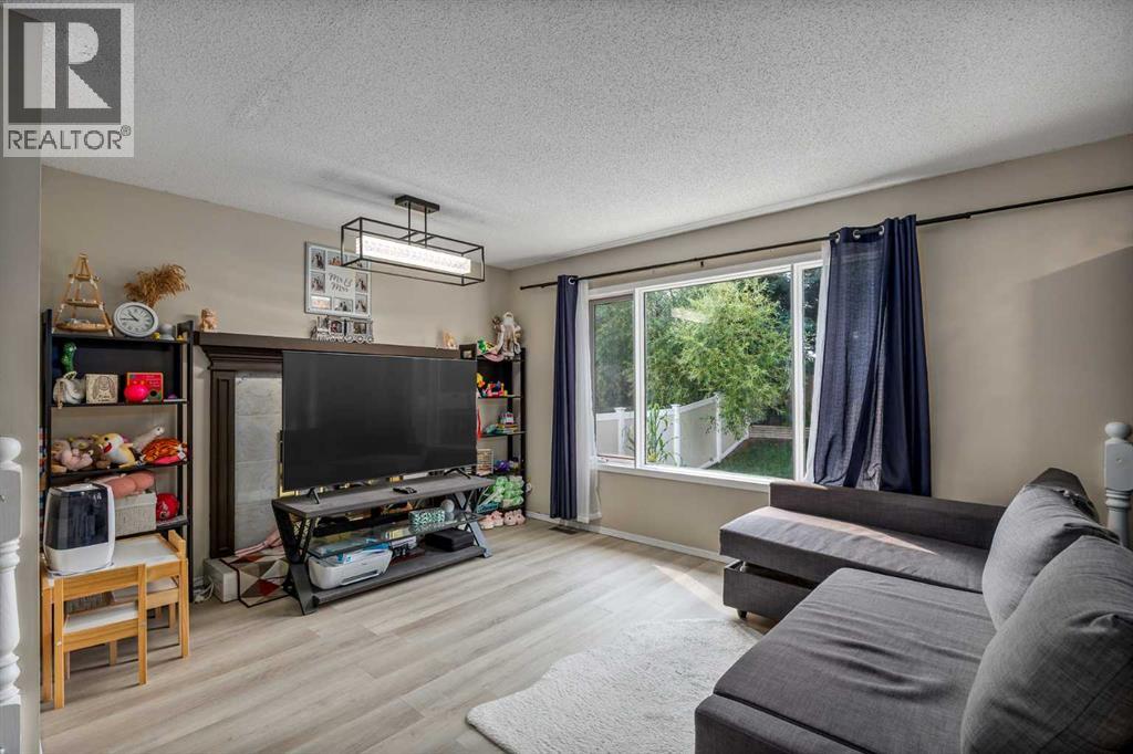 52 Shawnee Way SW, Calgary, Alberta  T2Y 2V4 - Photo 12 - A2338976