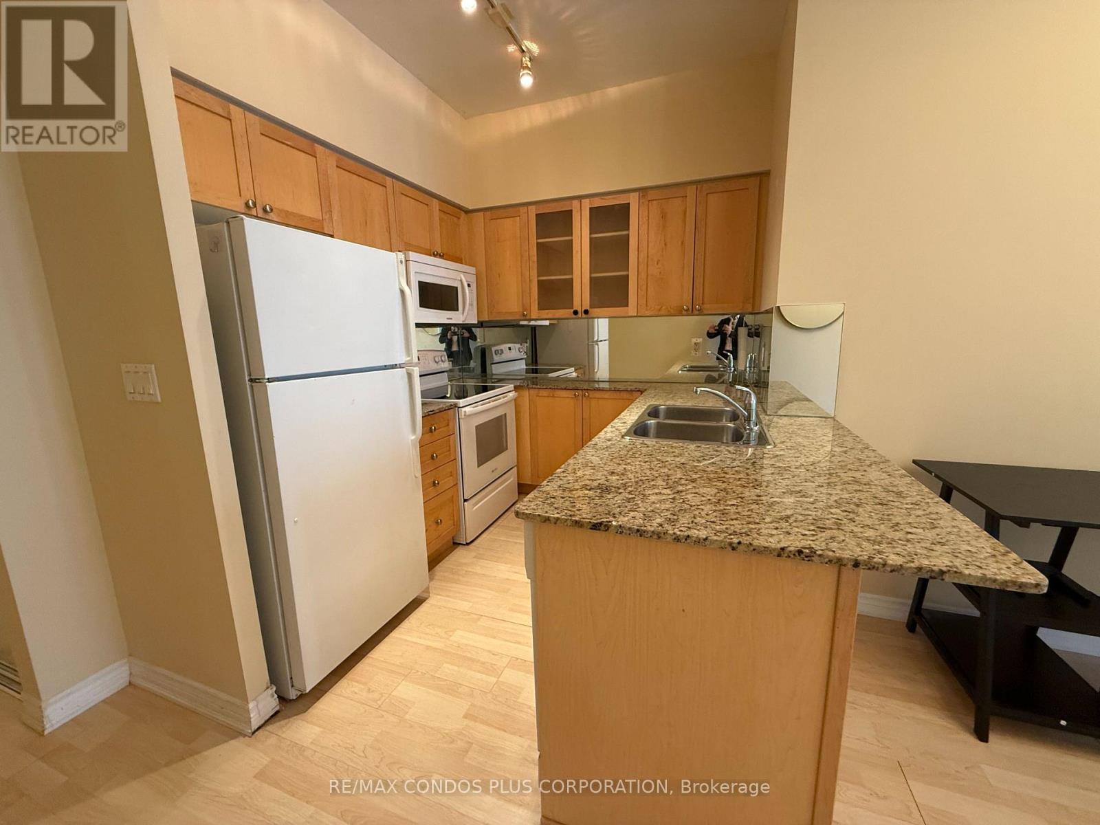 2613 - 761 Bay Street N, Toronto, Ontario  M5G 2R2 - Photo 3 - C13695922