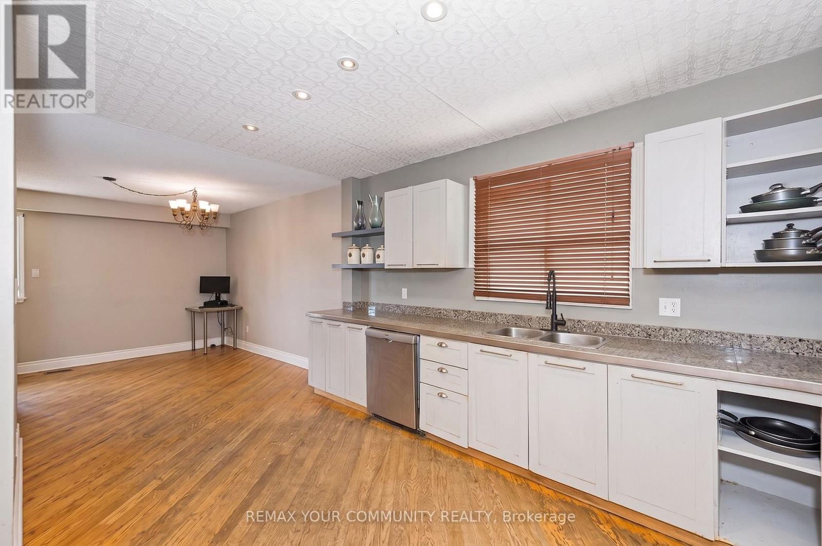 73 Struthers Street, Toronto, Ontario  M8V 1Y2 - Photo 18 - W13697198