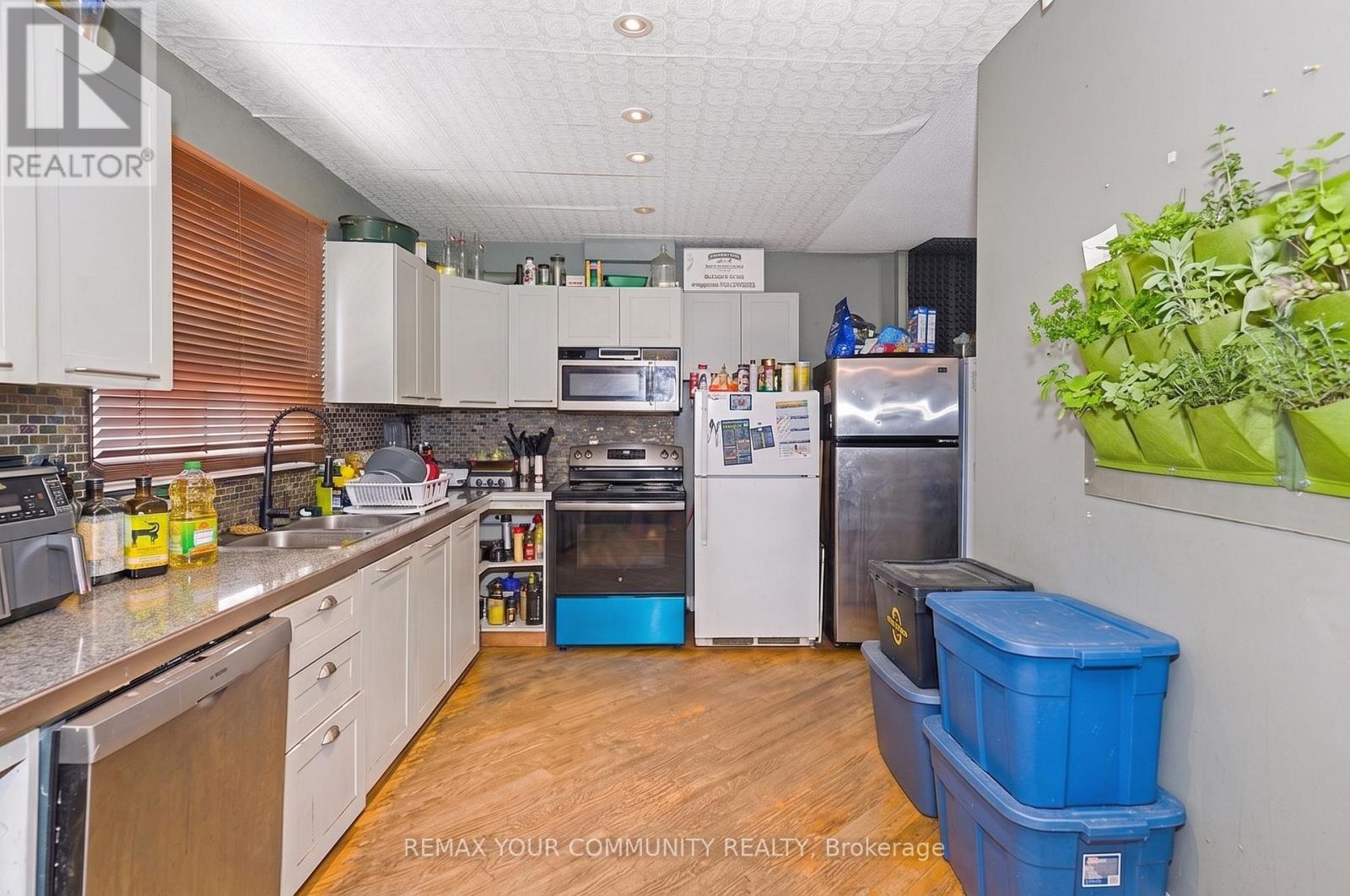 73 Struthers Street, Toronto, Ontario  M8V 1Y2 - Photo 19 - W13697198