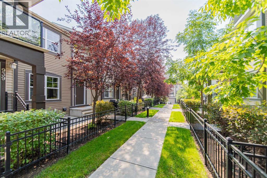 941 Mckenzie Towne Manor SE, Calgary, Alberta T2Z 1E1 - Photo 2 - A2331777