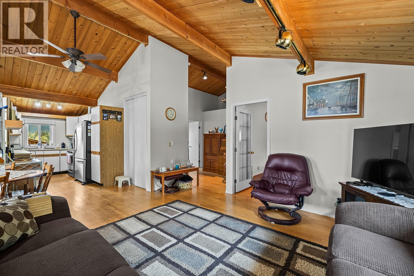 5090 Mackinnon Road, Peachland, British Columbia  V0H 1X0 - Photo 37 - 10396742