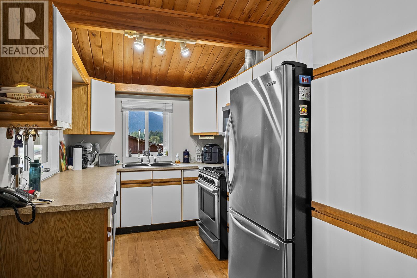 5090 Mackinnon Road, Peachland, British Columbia  V0H 1X0 - Photo 40 - 10396742