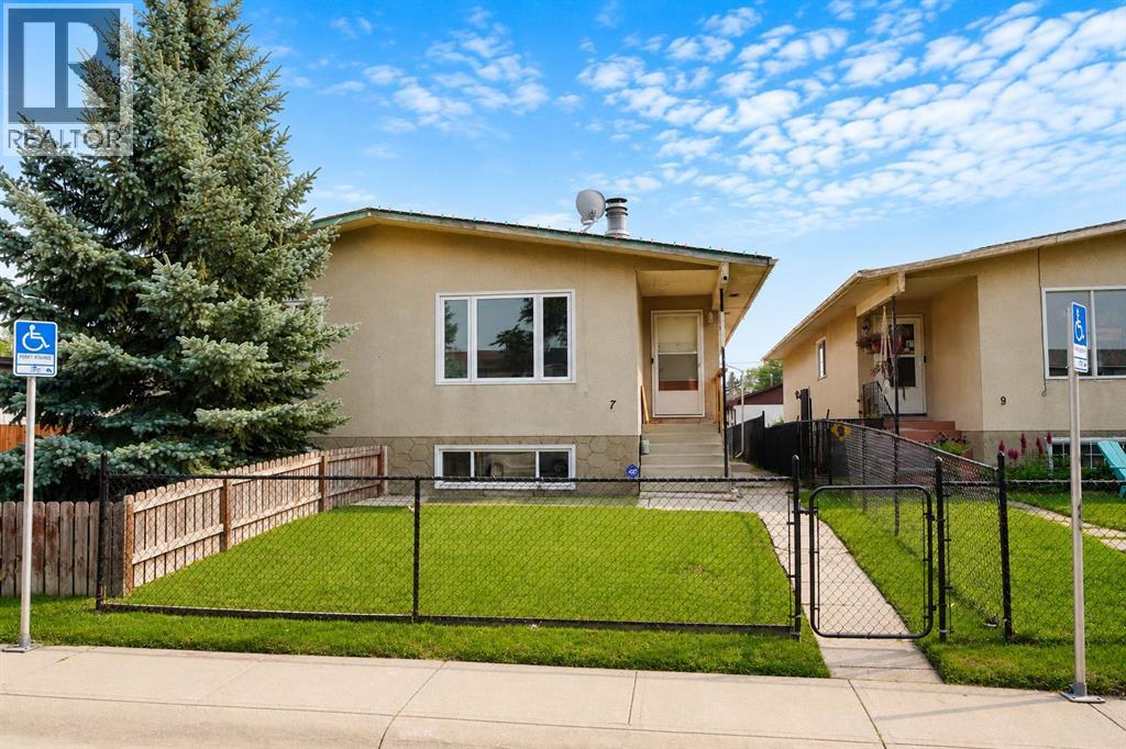 7 Dovercliffe Way SE, Calgary, Alberta