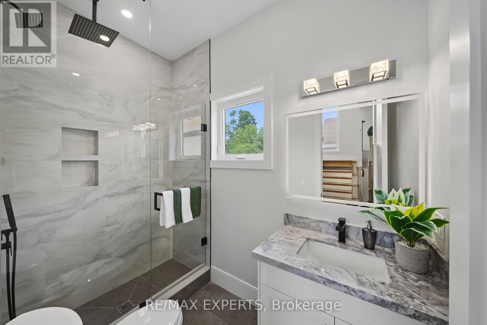 1062 Alexandra Avenue, Mississauga, Ontario  L5E 1Z8 - Photo 17 - W13611632