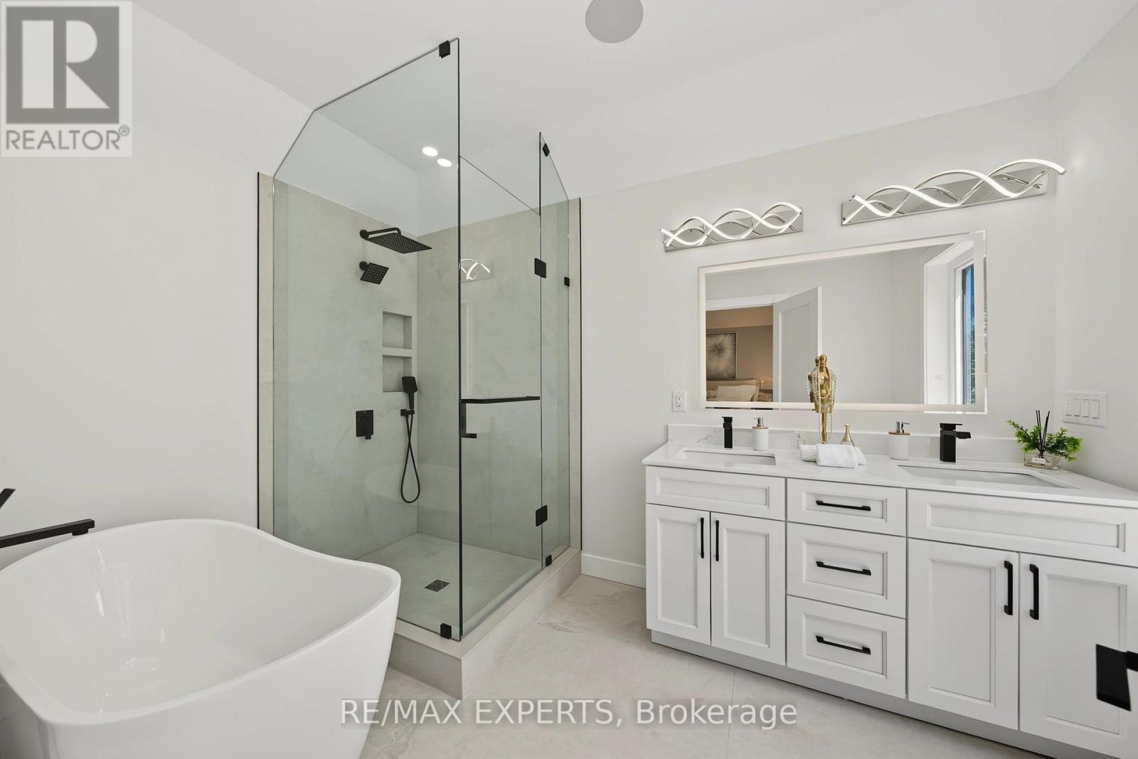 1062 Alexandra Avenue, Mississauga, Ontario  L5E 1Z8 - Photo 22 - W13611632