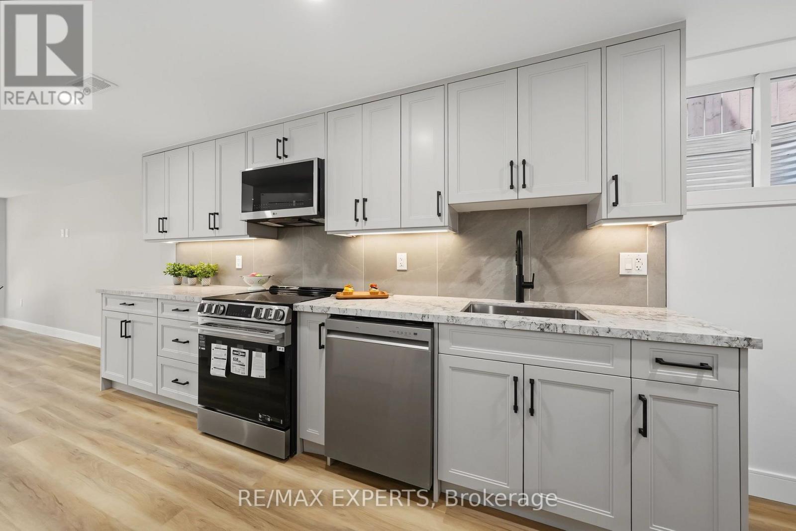 1062 Alexandra Avenue, Mississauga, Ontario  L5E 1Z8 - Photo 40 - W13611632