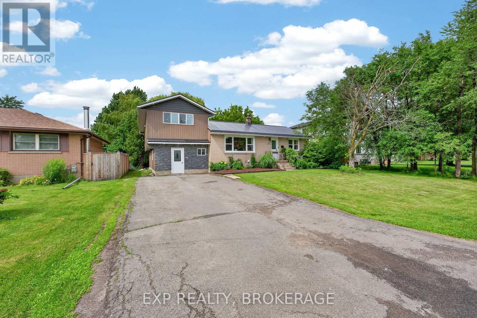 44 Lennox Street, Kingston, Ontario K7M 4S4 - Photo 2 - X13697686