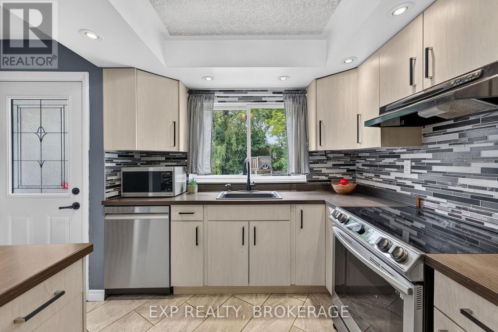 44 Lennox Street, Kingston, Ontario K7M 4S4 - Photo 4 - X13697686
