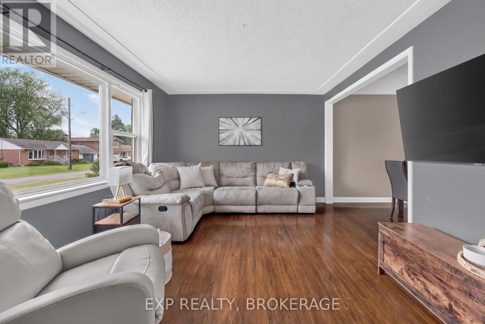 44 Lennox Street, Kingston, Ontario K7M 4S4 - Photo 7 - X13697686