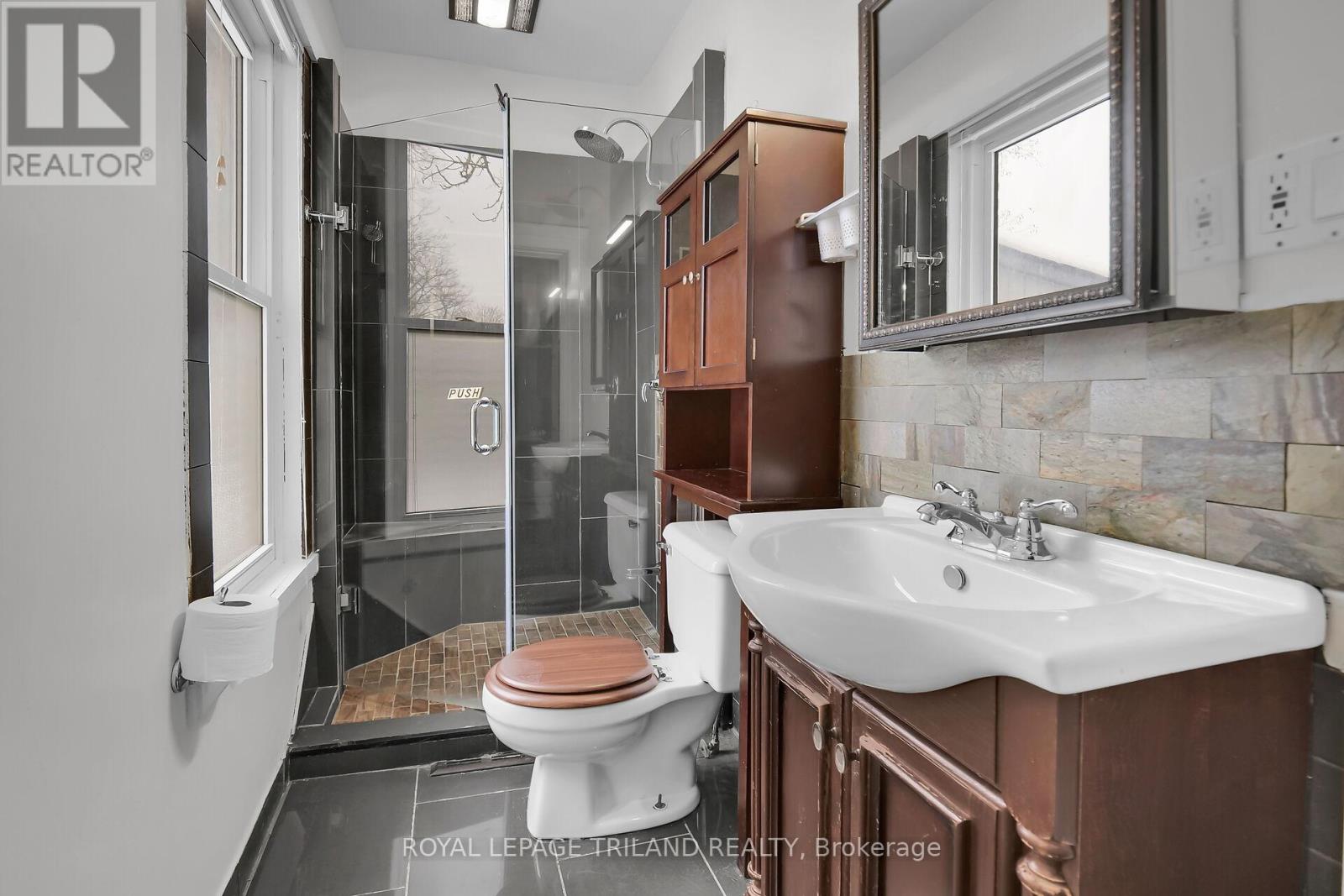 18 Wharncliffe Road S, London South, Ontario  N6J 2J4 - Photo 12 - X13697626