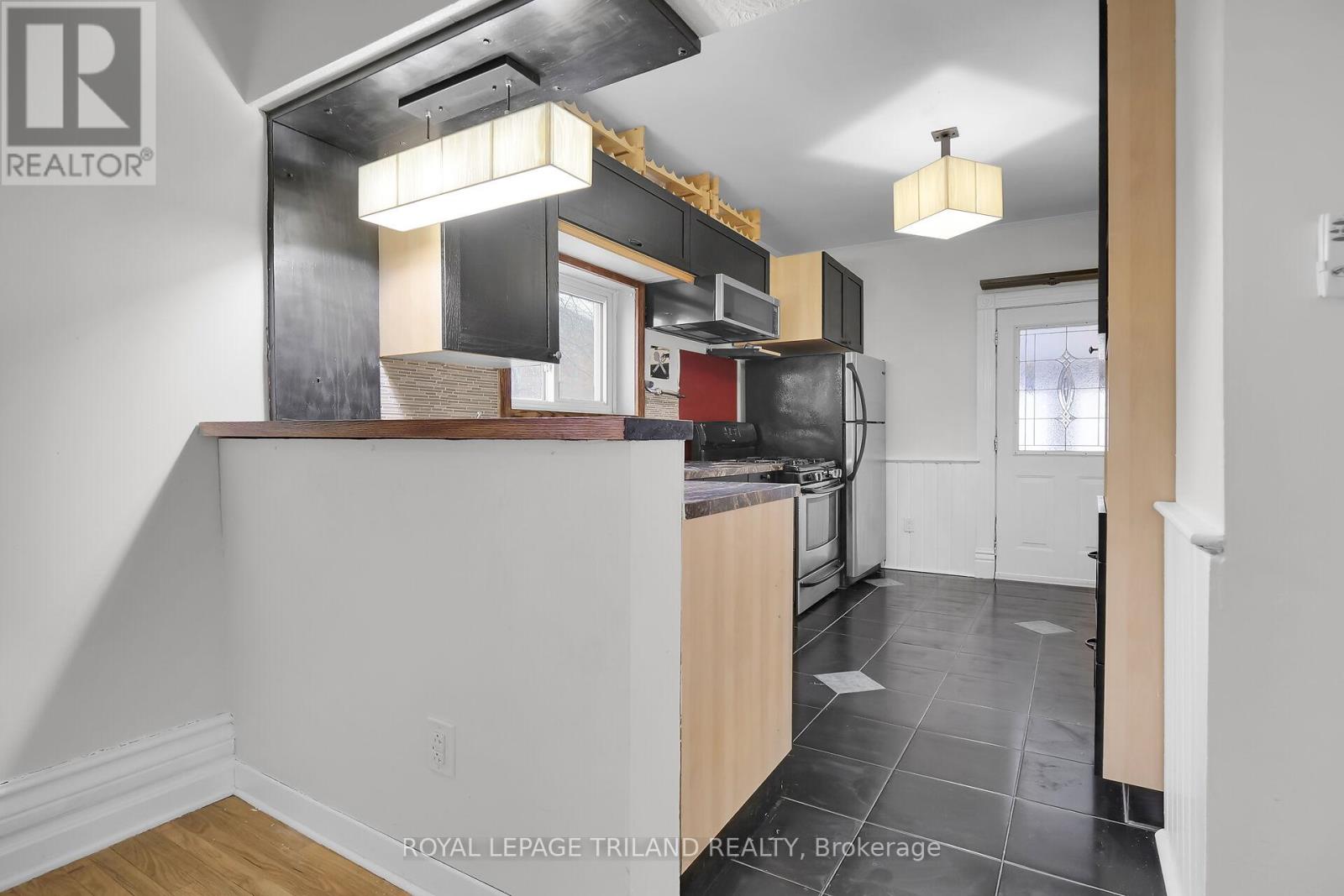 18 Wharncliffe Road S, London South, Ontario  N6J 2J4 - Photo 2 - X13697626