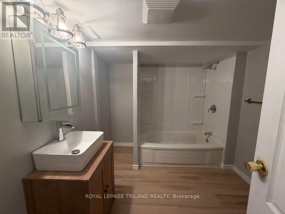 136 Adelaide Street N, London East, Ontario  N6B 3G8 - Photo 3 - X13697724