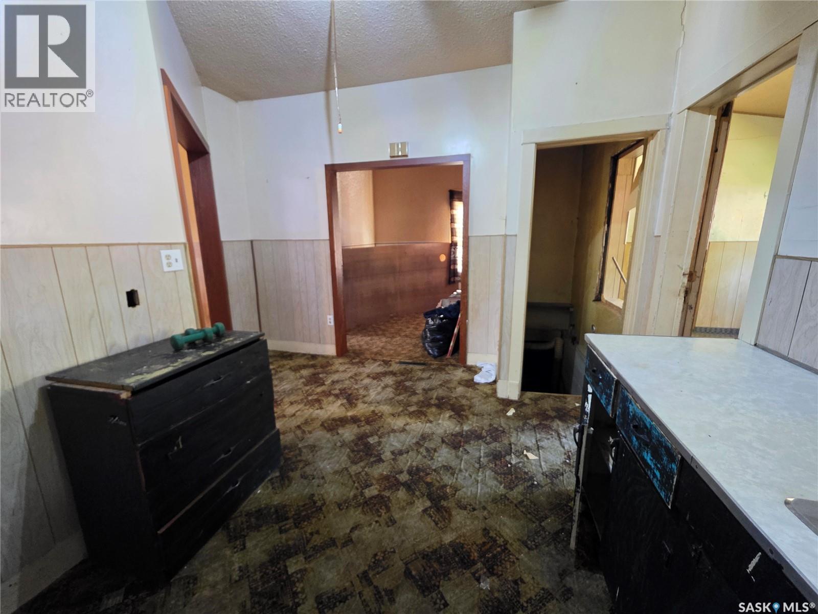 236 6th Avenue NE, Swift Current, Saskatchewan  S9H 2M2 - Photo 4 - SK040482