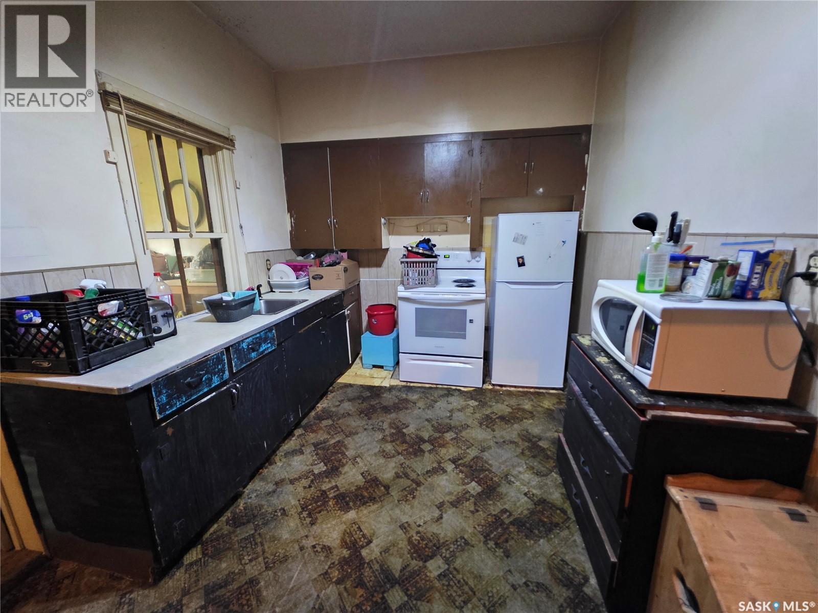 236 6th Avenue NE, Swift Current, Saskatchewan  S9H 2M2 - Photo 3 - SK040482