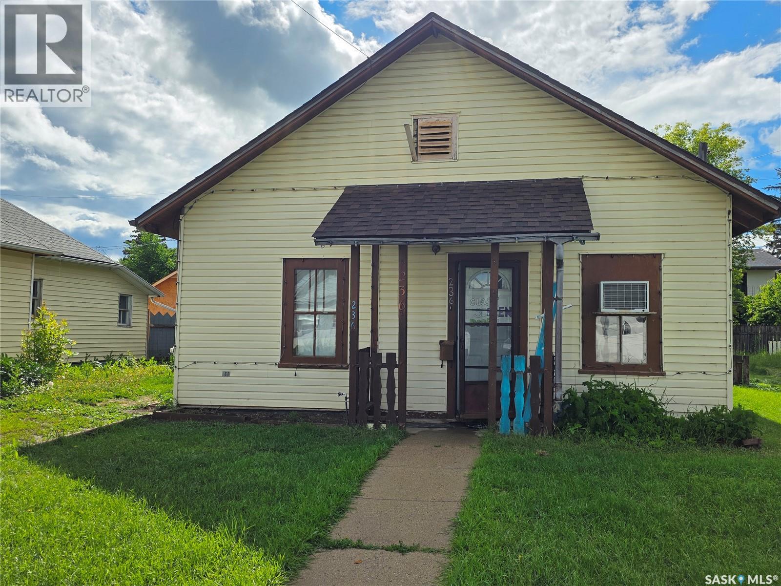 236 6th Avenue NE, Swift Current, Saskatchewan  S9H 2M2 - Photo 35 - SK040482