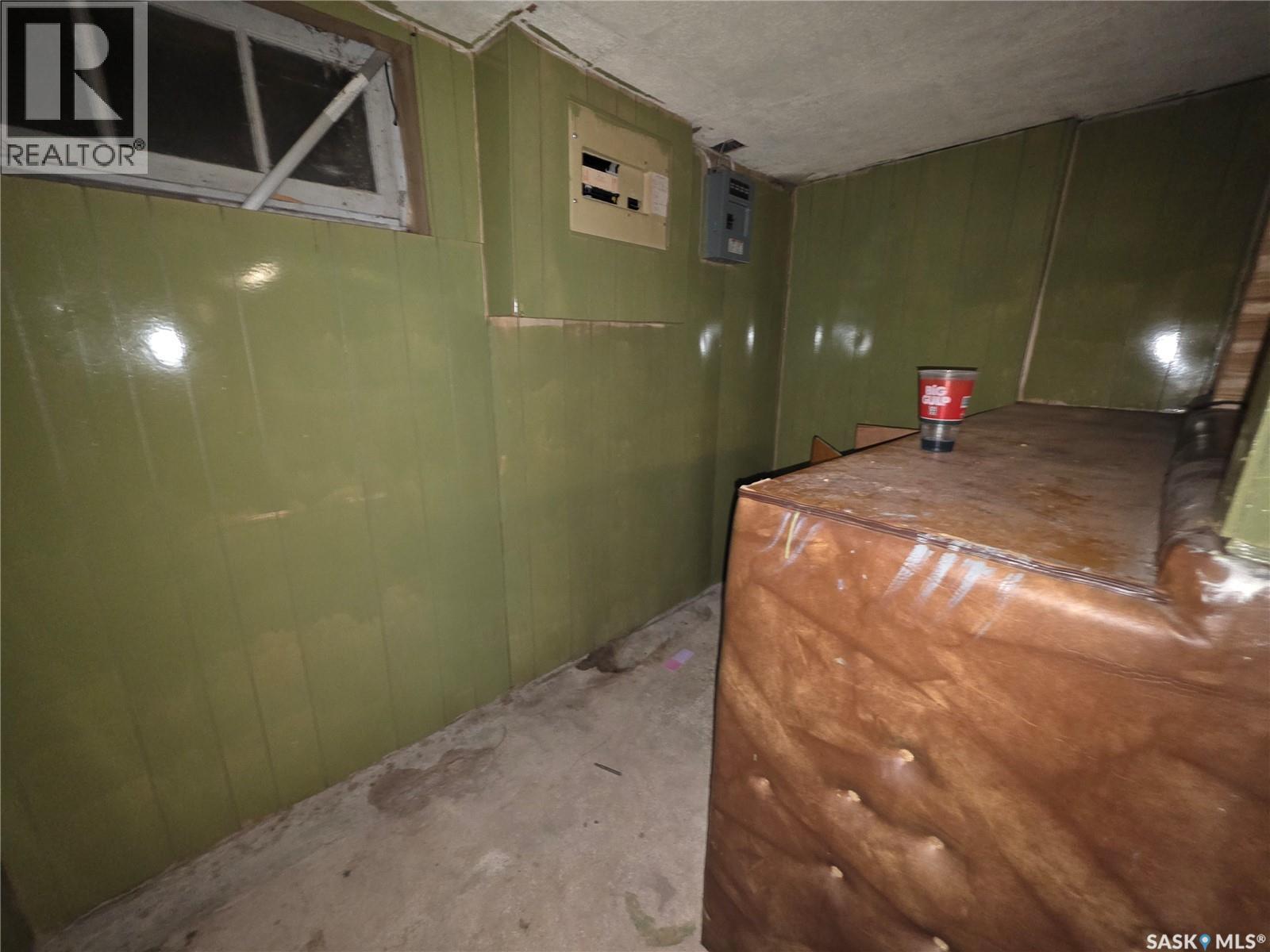 236 6th Avenue NE, Swift Current, Saskatchewan  S9H 2M2 - Photo 23 - SK040482