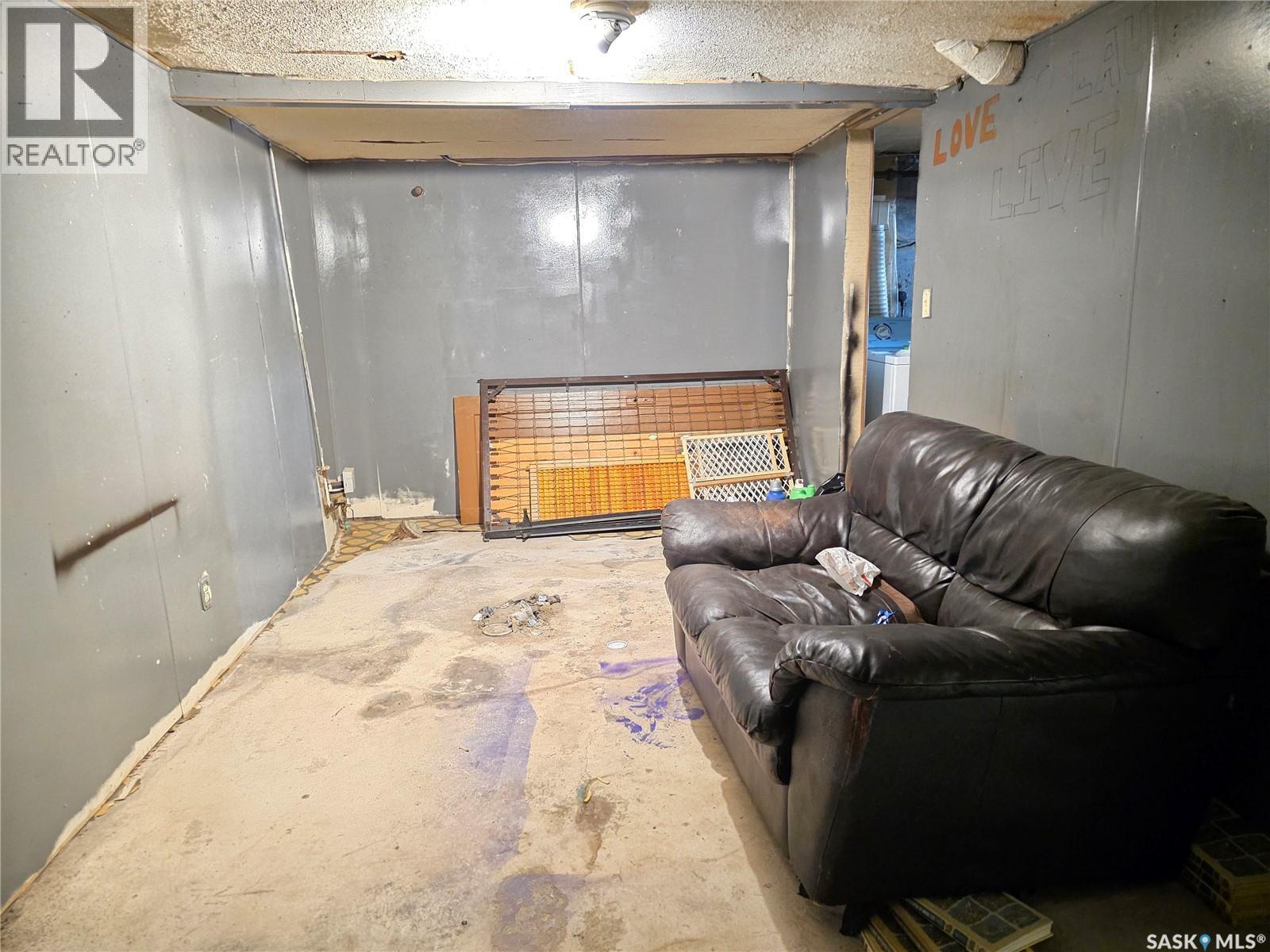 236 6th Avenue NE, Swift Current, Saskatchewan  S9H 2M2 - Photo 24 - SK040482