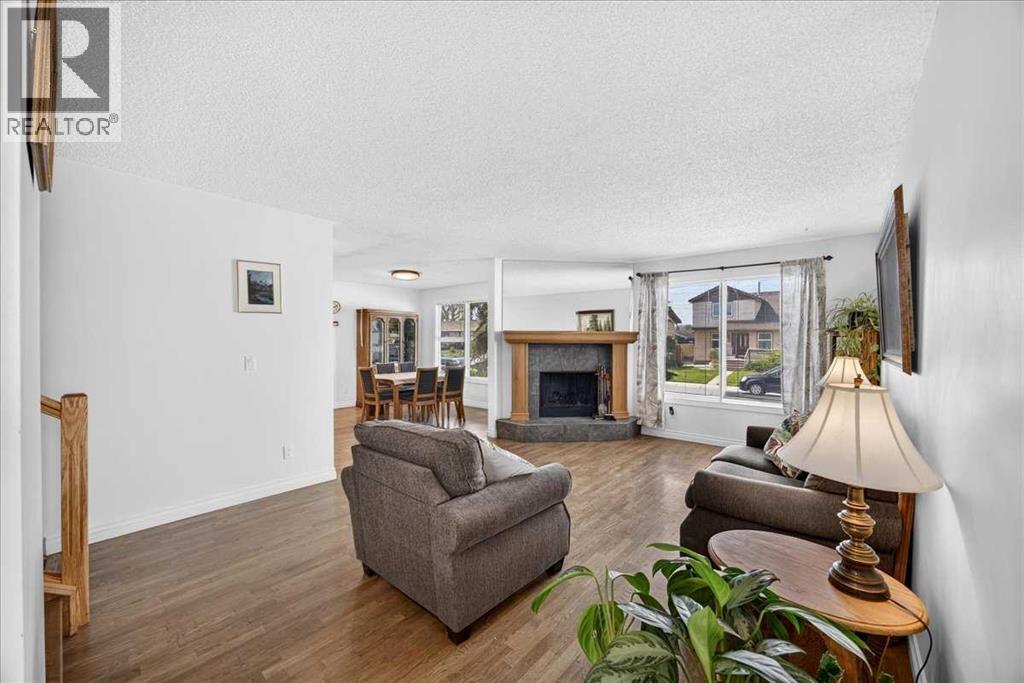 80 Templevale Way NE, Calgary, Alberta  T1Y 4V2 - Photo 4 - A2337475