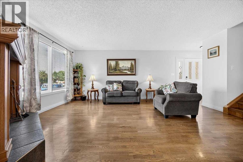 80 Templevale Way NE, Calgary, Alberta  T1Y 4V2 - Photo 7 - A2337475