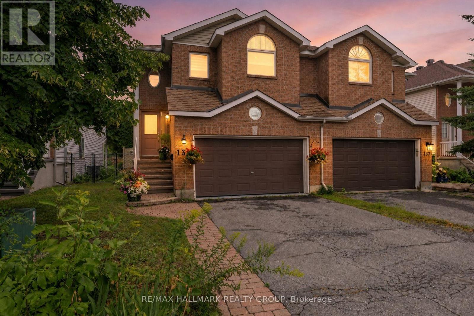 139 CASTLE GLEN CRESCENT, Ottawa, Ontario