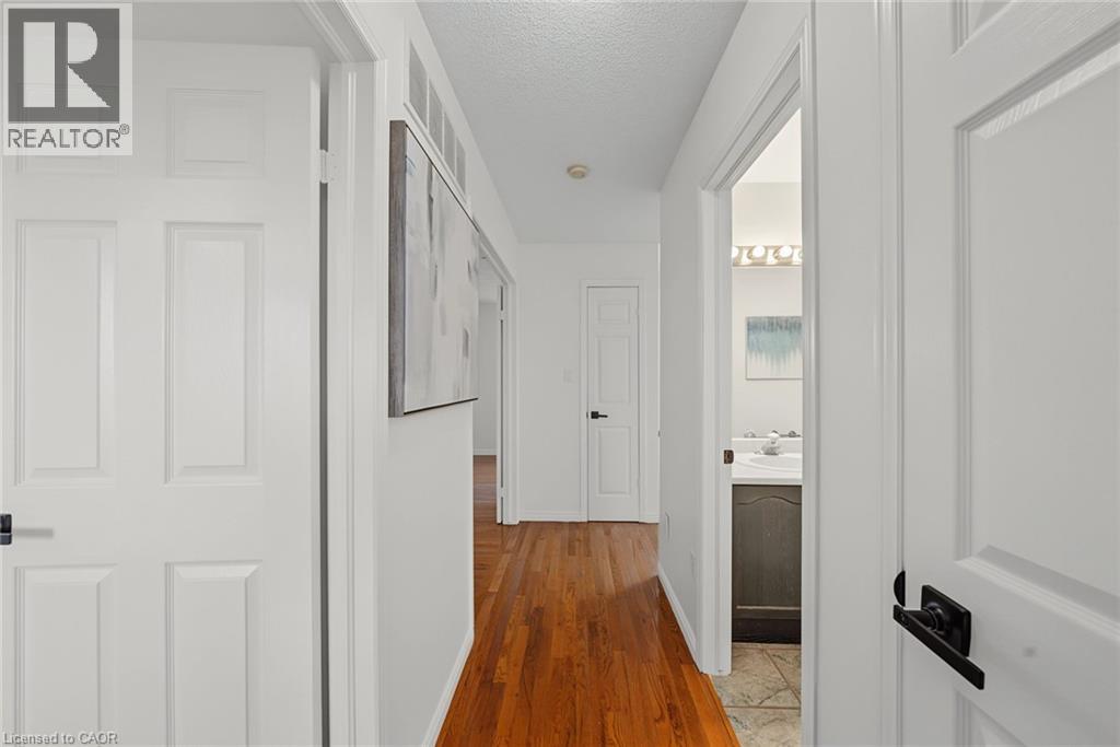 11 Sedona Court, Hamilton, Ontario  L9B 2R1 - Photo 21 - 40857261