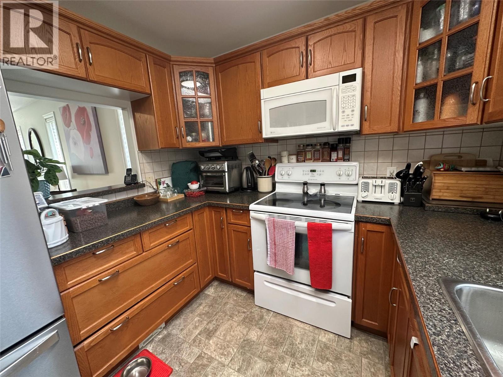 7186 Wright Way, Trail, British Columbia V1R 4X6 - Photo 8 - 10398372