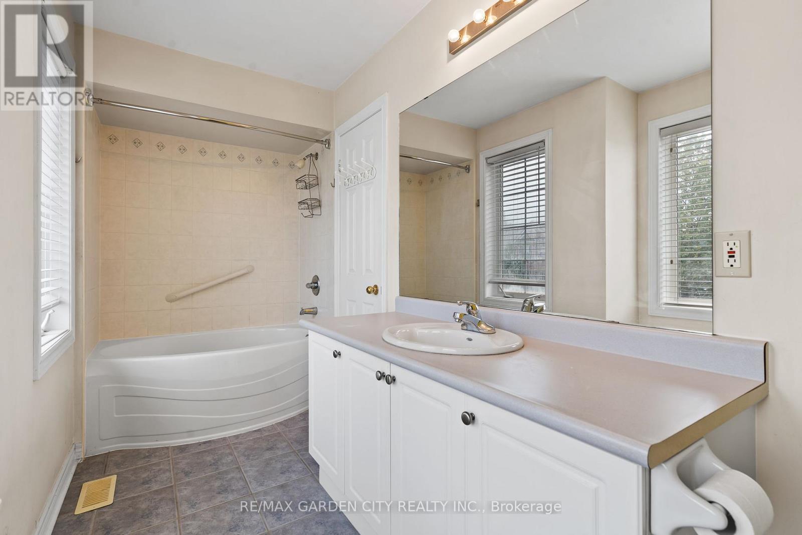 401 Wright Crescent, Niagara-On-The-Lake (Glendale), Ontario L0S 1J0 - Photo 17 - X13697608