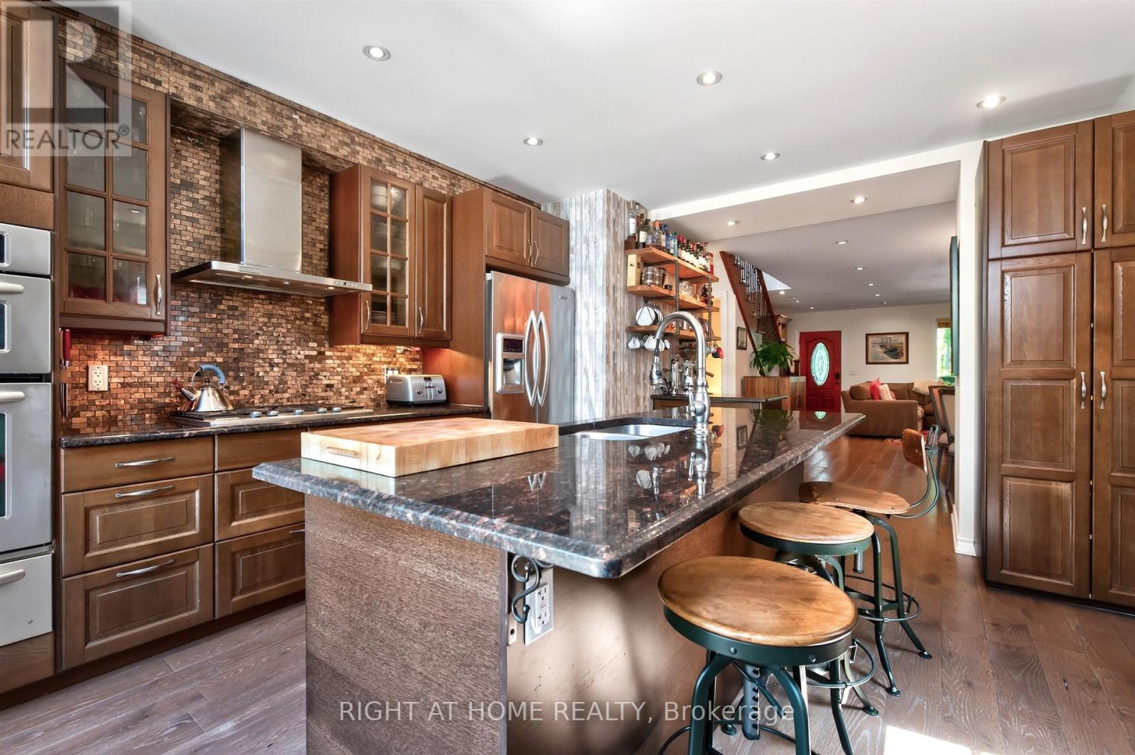 82 Arlington Avenue, Toronto, Ontario  M6G 3L1 - Photo 17 - C13697664