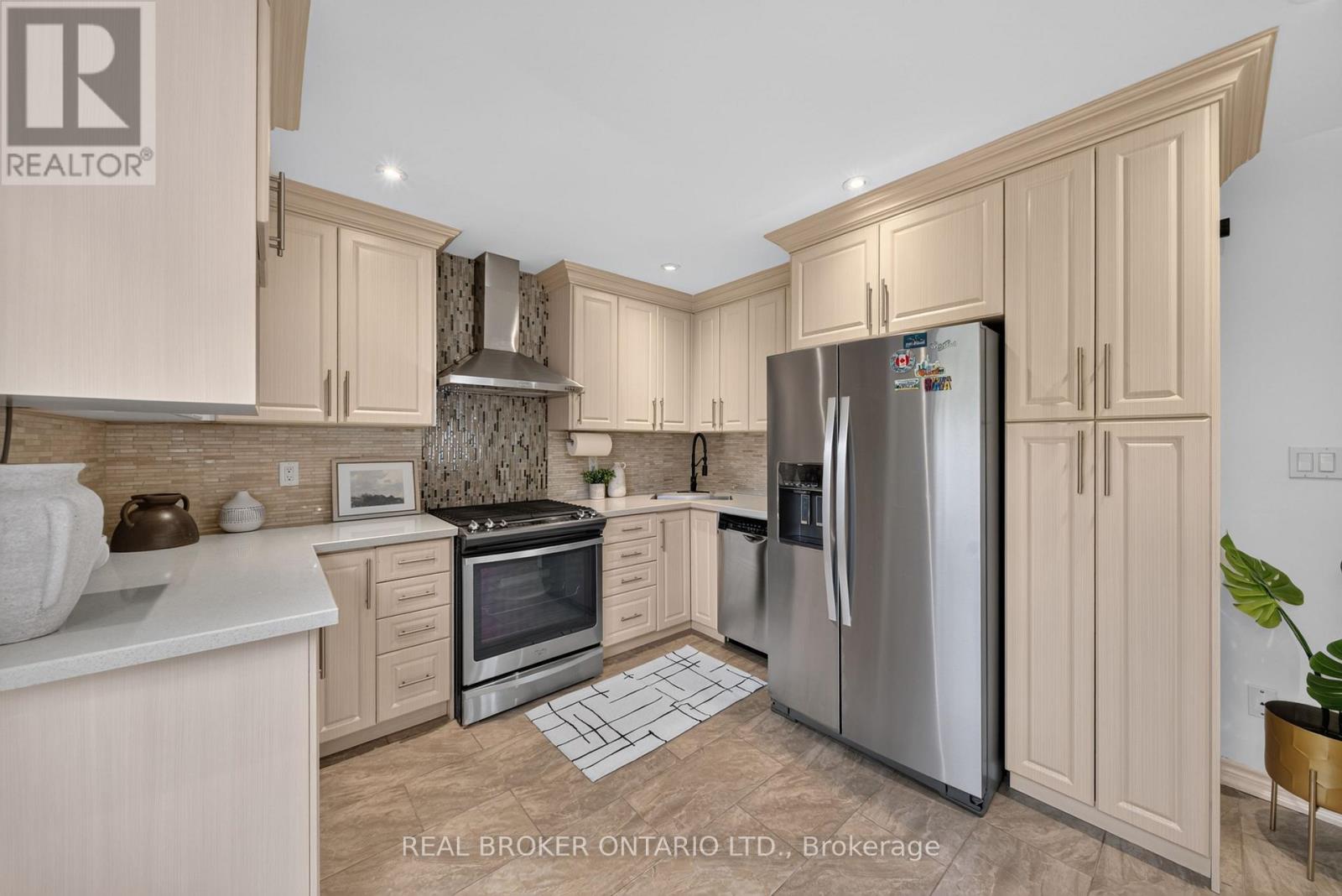 63 Eric Clarke Drive, Whitby, Ontario  L1R 2H6 - Photo 8 - E13697702