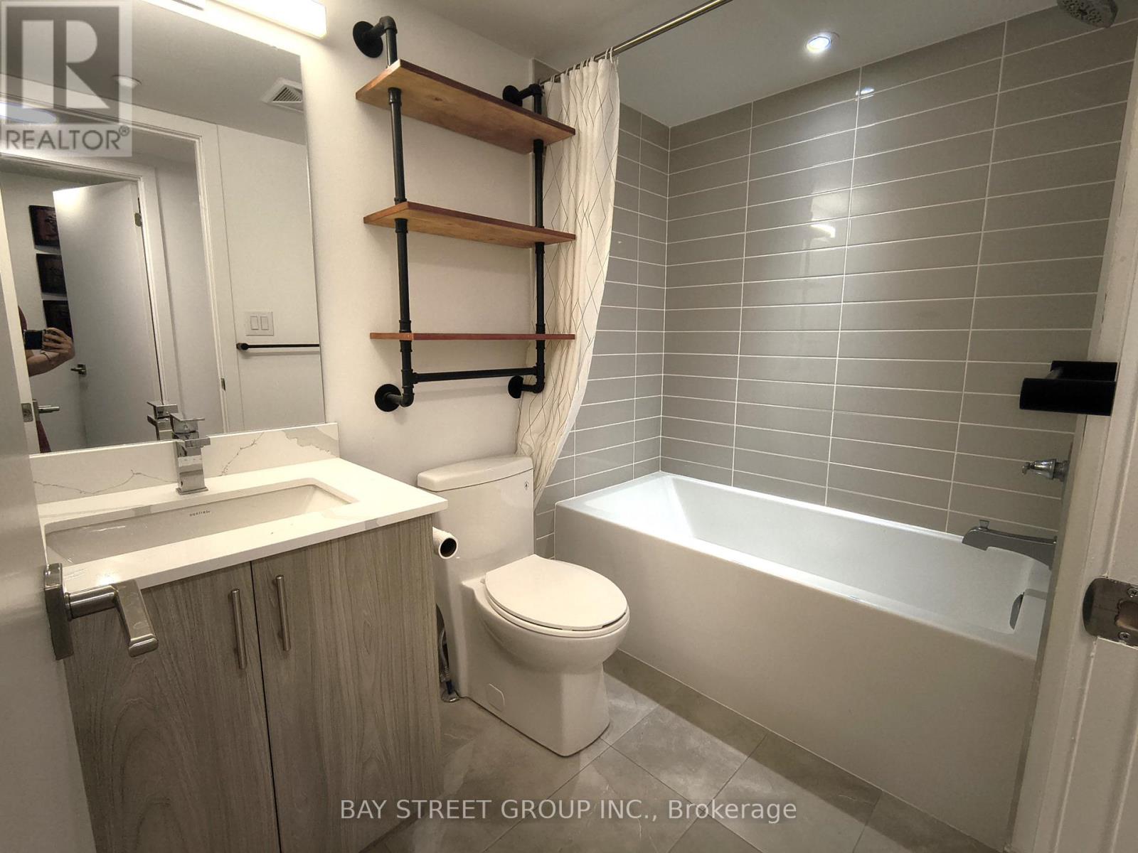 3 - 1475 O'connor Drive, Toronto, Ontario  M4B 0A6 - Photo 18 - E13697782